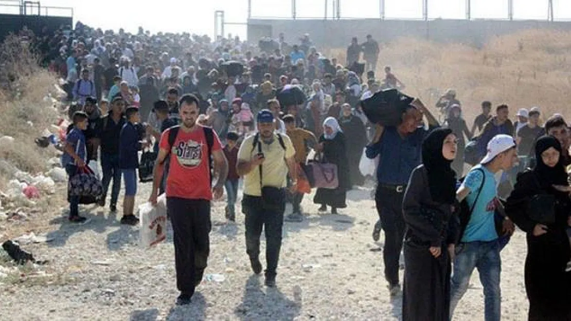 Mülteciler sosyal medya üzerinden cevap verdi! 'Gitmiyoruz' etiketi TT oldu!