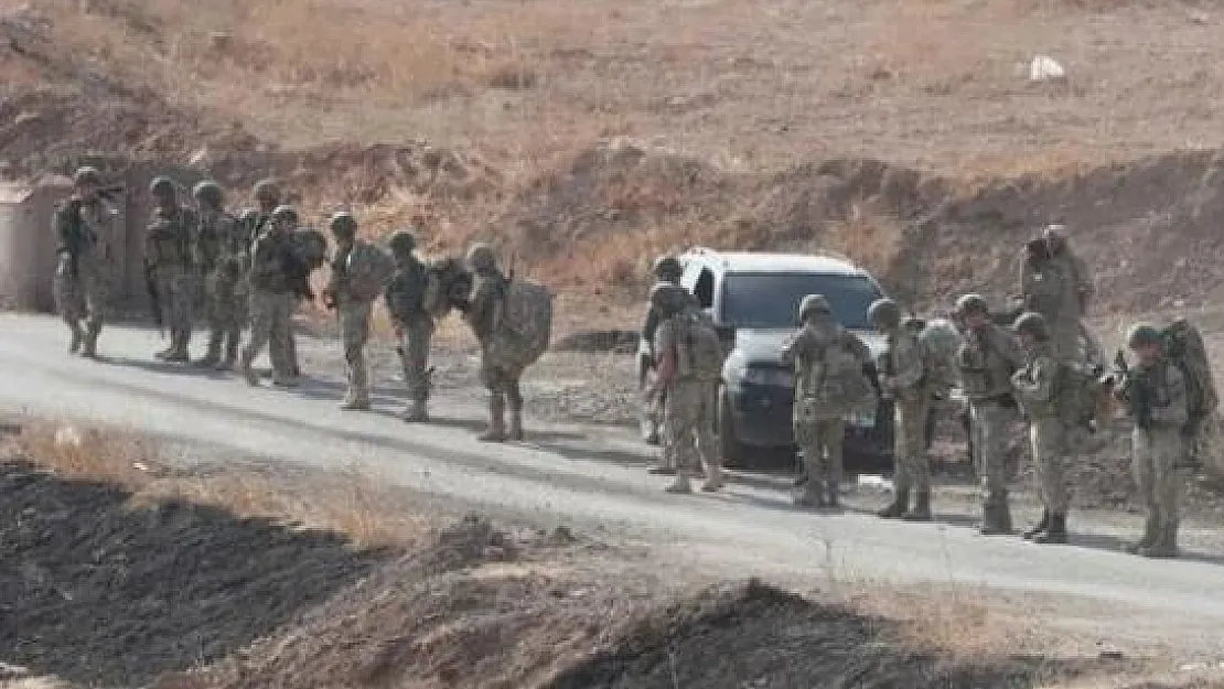 Münbiç Sınırına Takviye Güç Sevk Edildi: Bordo Bereliler ve Komandolar İlerliyor