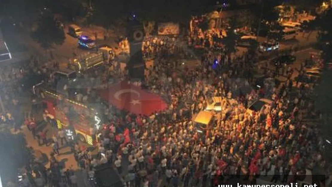 Muş'ta Demokrasi Nöbeti Devam Ediyor