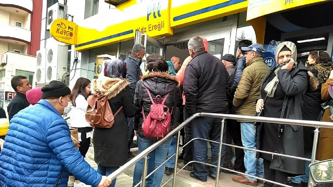 Nüfus cüzdanını alan emekliler en yakın PTT şubesine giderek başvuru yapabilir: Emekliler paralarını alabilecek!