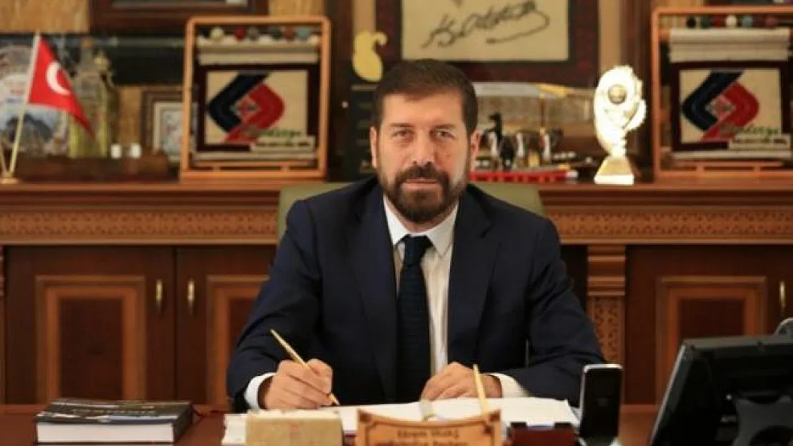 O belediye başkanından alkışlanacak hareket: Maaşını vatandaşlara bağışladı!
