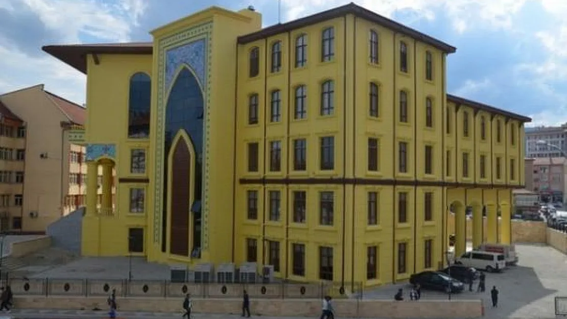 O ilimizde radikal karar ! Salgın nedeniyle ev ziyaretlerine kişi sınırı getirildi