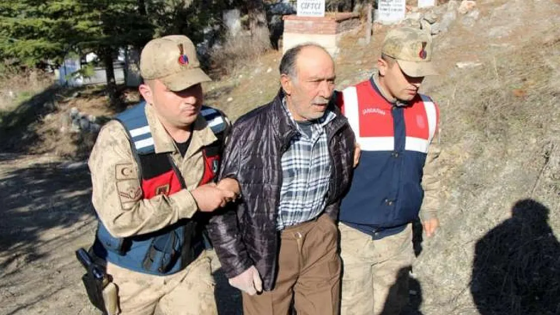 Oğlunu baltayla başına vurarak öldürdüğünü itiraf etti!