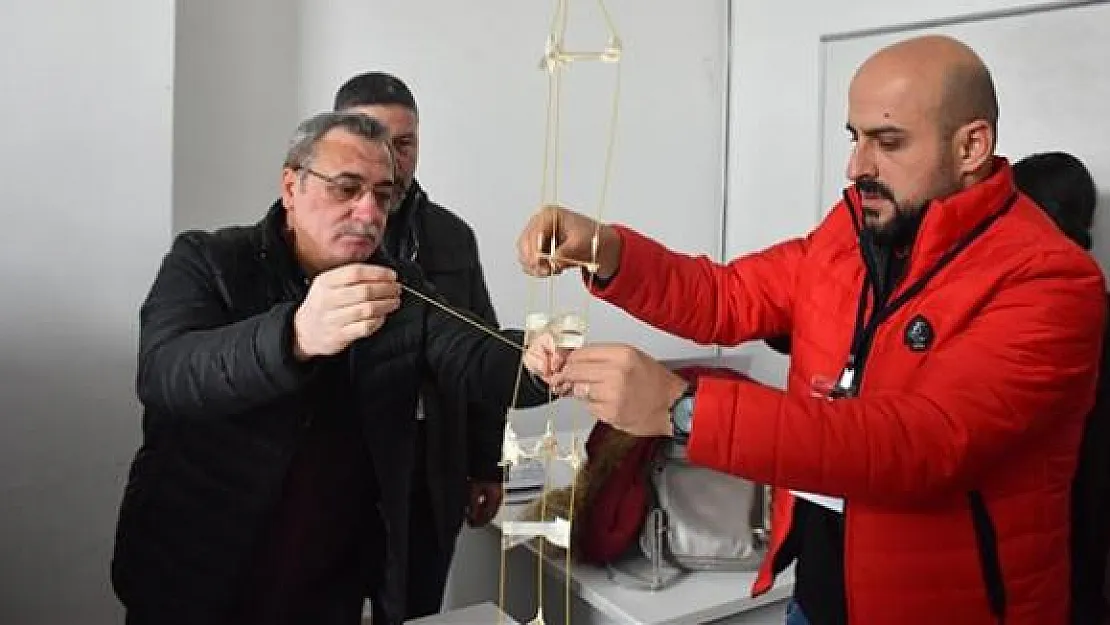 Öğretmenlere STEM Eğitimi Veriliyor