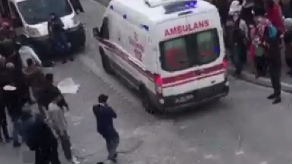 Okul Servisinin Altında Kalan Çocuk Hayatını Kaybetti