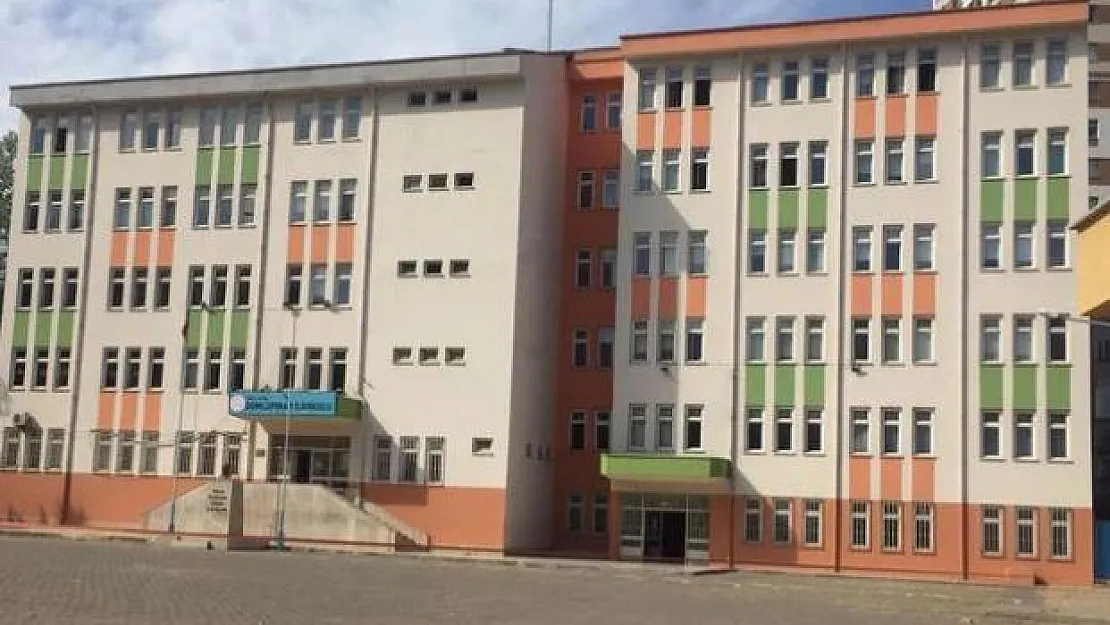 Okulda Covid-19 çıkıp 30 öğrenci karantinaya mı alındı? Kritik açıklama yapıldı