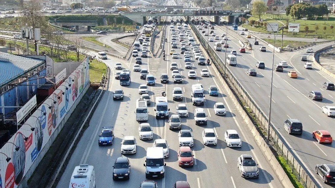 Okullar Kapanınca İstanbullular Yollara Döküldü! Uzun Kuyruklar Oluştu