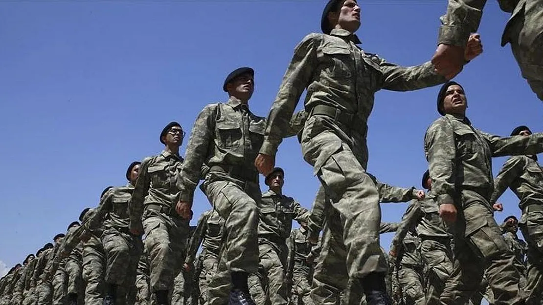 On binlerce kişi merakla bekliyordu: Askerlik yapacaklar dikkat! Resmen yürürlüğe alındı...
