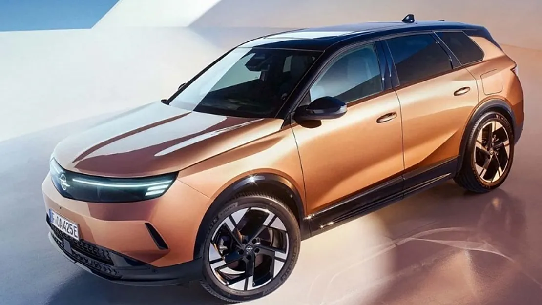 Opel'den Elektrikli SUV Şovu: Yeni Grandland AWD Sahneyi Sallıyor