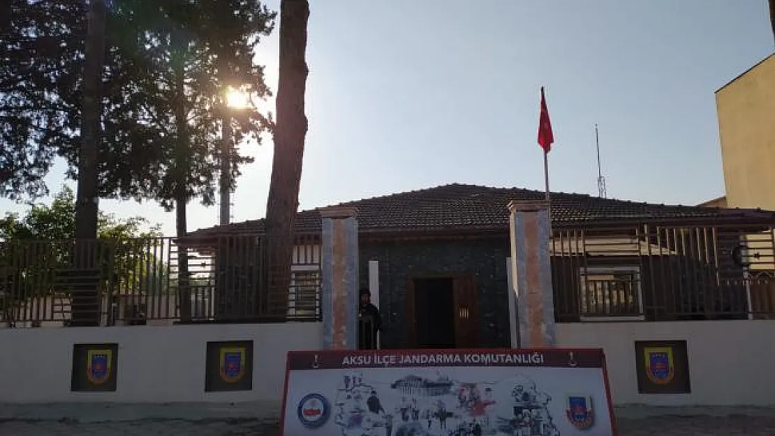 Ormanın karanlıklarında kaybolunca Aksu Jandarma ekipleri kurtardı!