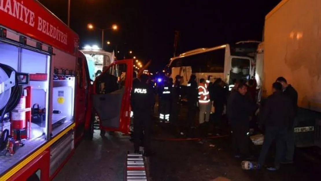 Osmaniye'de tırın yolcu otobüsüne çarpması sonucu 4 kişi yaralandı