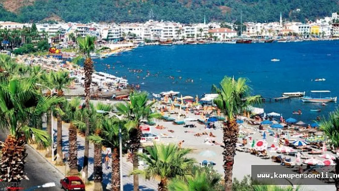 Otellerde Yer Yok ! Tatilciler Plajlarda Sabahlıyor