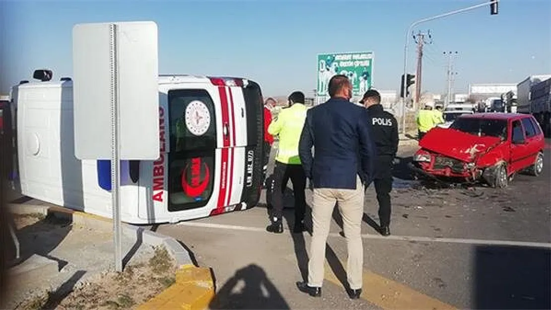 Otogar Kavşağı'nda ambulans kazası! 5 Yaralı