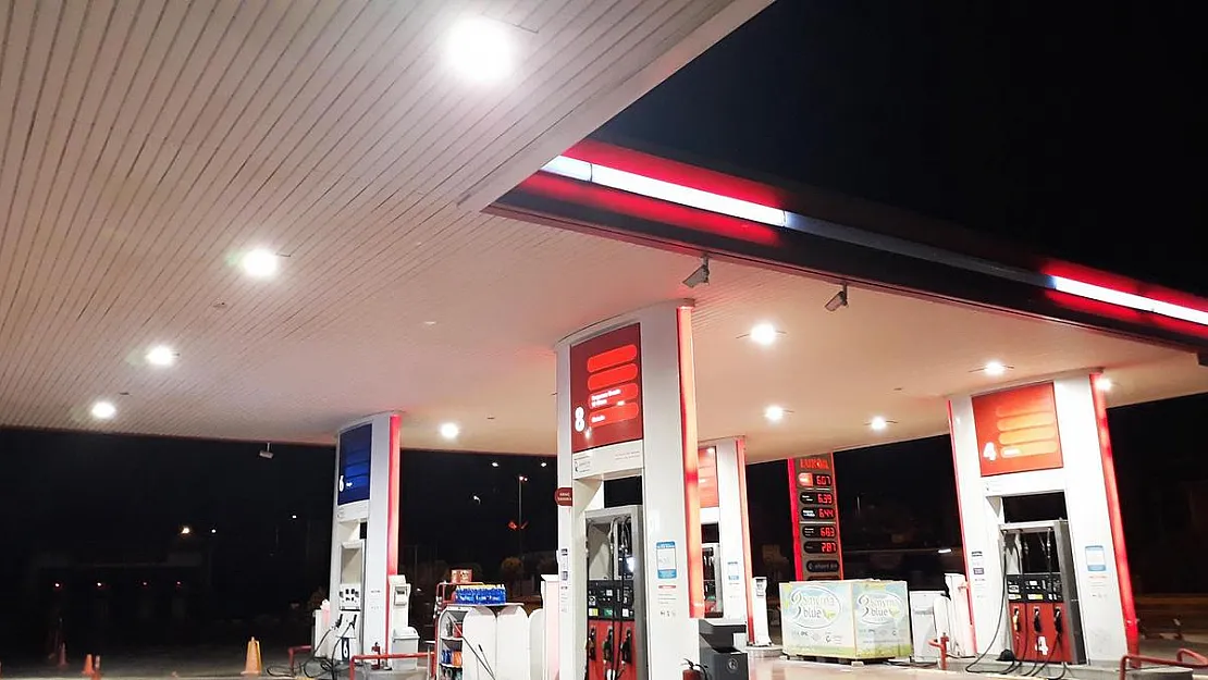 Otomobil sahiplerine son dakika duyurusu: Benzin, motorin ve LPG fiyatlarına 'dev' indirim yapıldı! Süresiz geçerli olacak