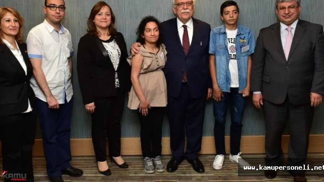 Özel Eğitim Öğrencilerinden Nabi Avcıya Hediye