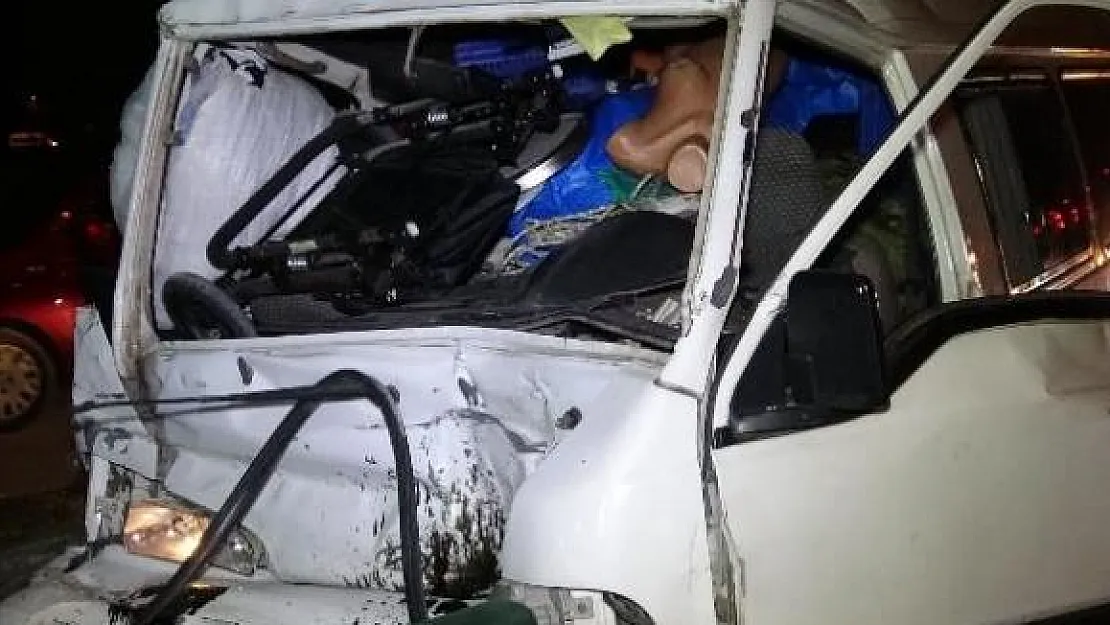 Özel Halk Otobüsü İle Minibüs Çarpıştı !