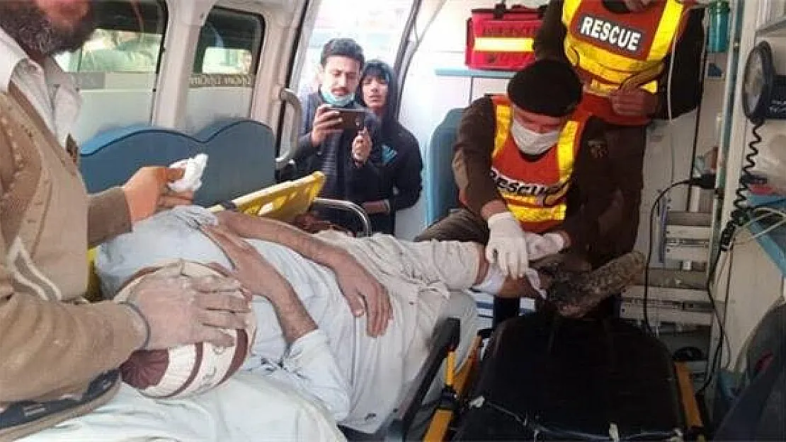 Pakistan'da bir fırında meydana gelen patlamada 4 kişi yaralandı