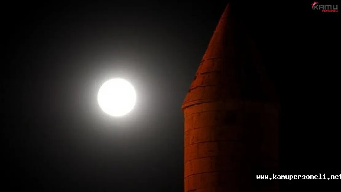 Parçalı Ay Tutulması Gerçekleşti