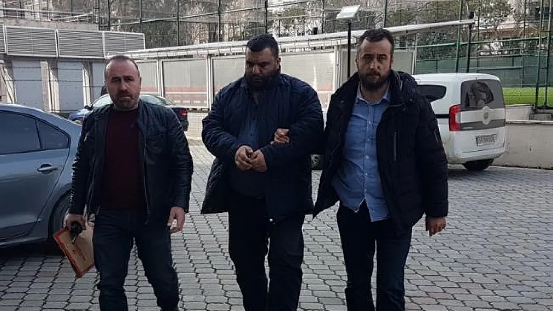 Park halindeki otomobili çalan şüpheli polis takibiyle yakalandı