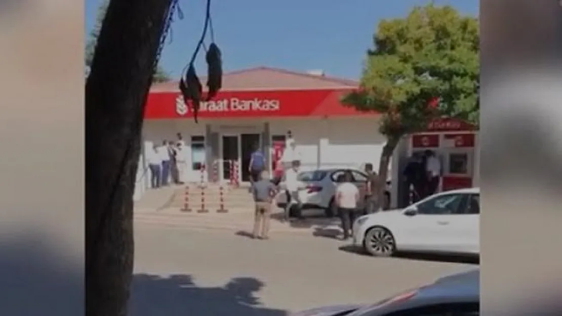 Patates üreticisi borcunu yapılandırmayan Ziraat bankasının önünde kendini yaktı!