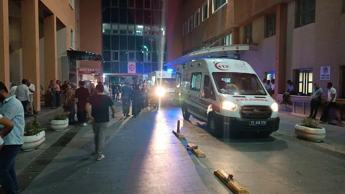 Polis olay yerine gelerek ilçeyi ablukaya aldı: 19 Yaralı