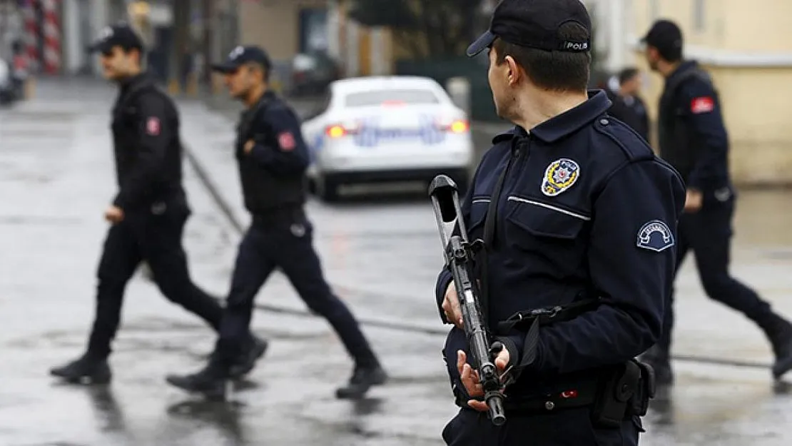 Polisler belediyeye operasyon yaptı! CHP'li belediye başkanı her yerde aranıyor