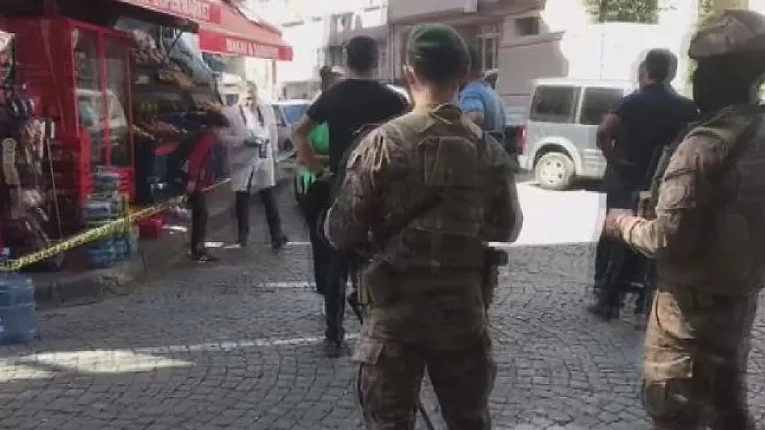 Polisler kimlik kontrolü yapıyordu: Polislere silahlı saldırı gerçekleştirildi: Çok sayıda ekip sevk edildi, PÖH'ler geldi
