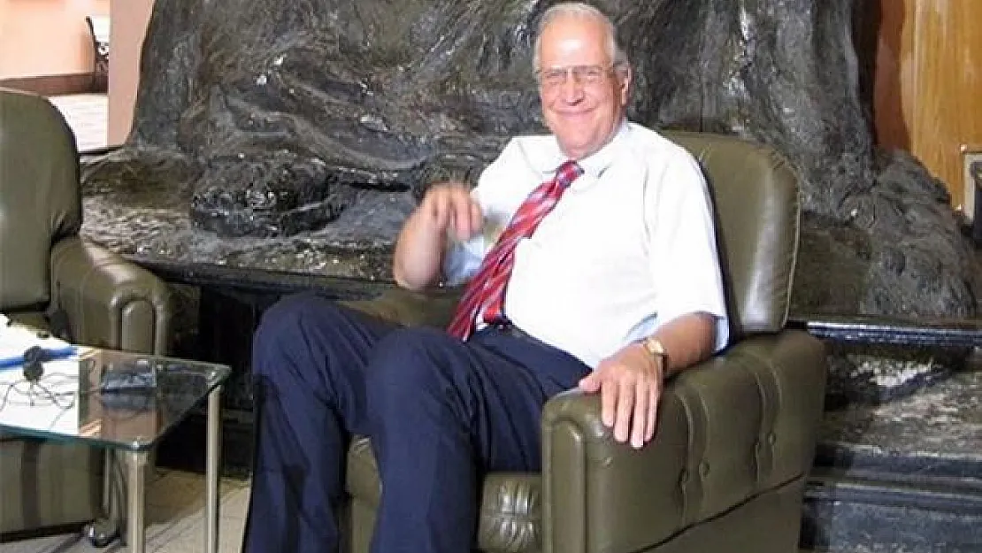 Prof. Dr. Ali Ülkü Azrak Covid-19 Sebebiyle 87 Yaşında Hayatını Kaybetti!