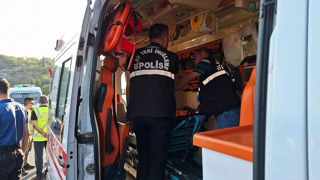 Psikolojik sorunları olan genç kız ambulanstan atlayarak intihar etti