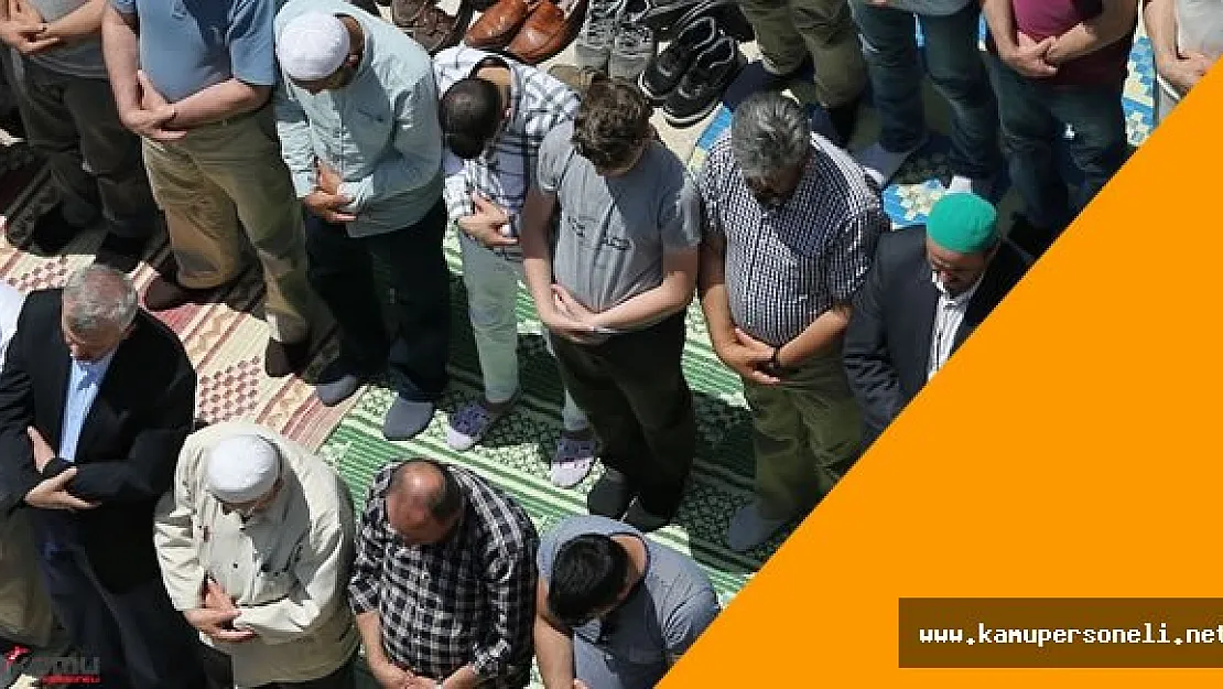 Ramazan'ın İlk Cuma Namazına Yoğun İlgi