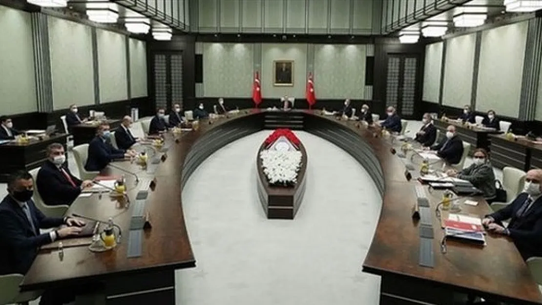 Reuters'a konuşan yetkililerden flaş açıklama! 3 hafta sokağa çıkma yasağı, AVM ve okullar kapanıyor!