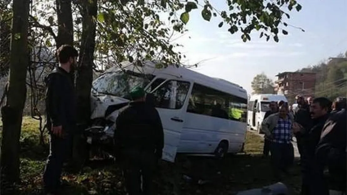 Rize'de minibüs kazası! Çok sayda yaralı var