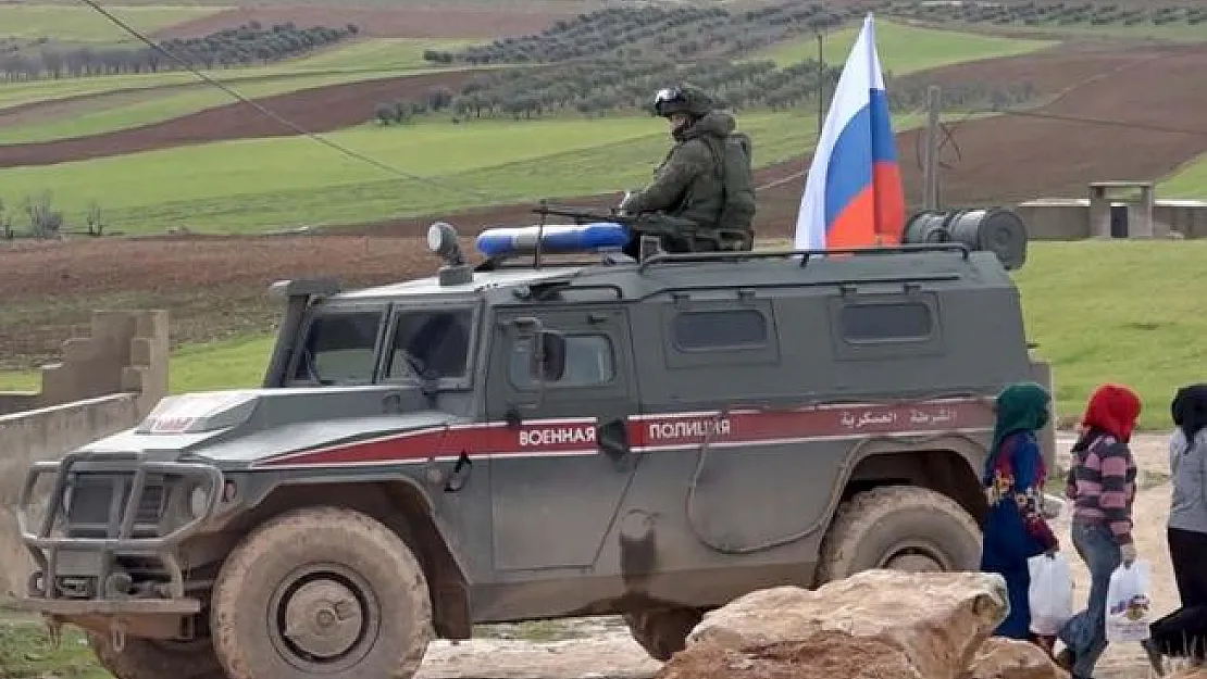 Rus ordusu ve Terör örgütü YPG, Münbiç'te ortak devriye atarken görüntülendi