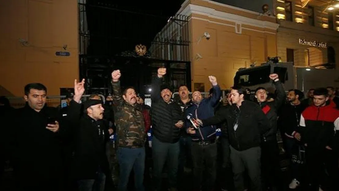 Rusya Başkonsolosluğu önünde İdlib protestosu!