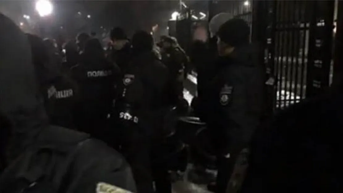Rusya Büyükelçiliği- Polis ve Ulusal Muhafızları kordon altına aldı