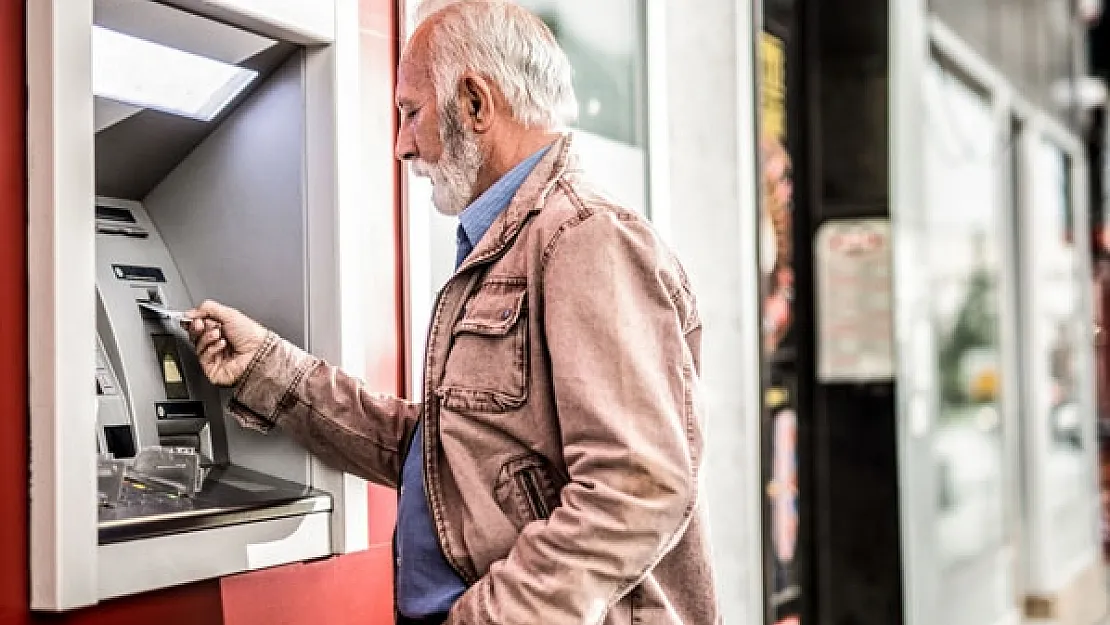 Sadece başvuran emekliye 10.000 TL veriliyor! 3 gün içinde hesaplara yatıyor: Emekliye geri ödemesiz para veriliyor