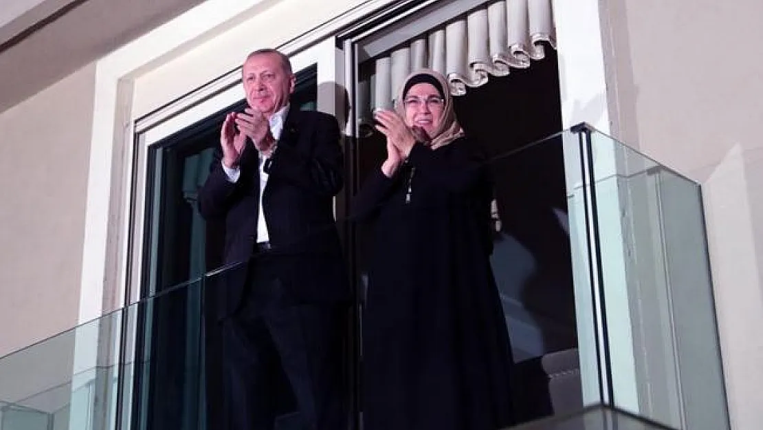 Sağlıkçılar alkış değil maske ve eldiven istiyorlar!