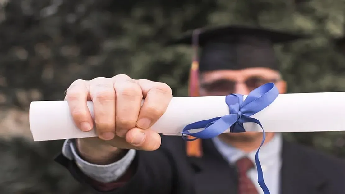 Sahte E-İmzayla Üniversite Diploması Skandalı: 13 Üniversite, Milyonluk Vurgun, Tanıdık İsimler