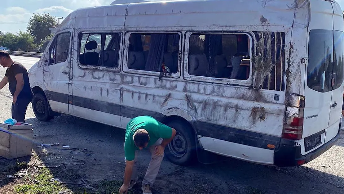 Sakarya'da Minibüs Devrildi: 6 Yaralı