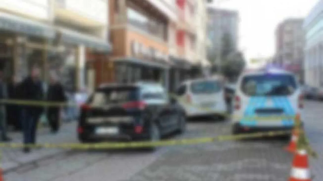 Sakarya'nın Karasu Belediye Binası Önünde Silah Sesleri!