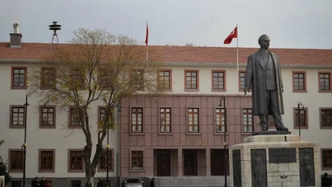 Sandık Başında İki Kişinin Ölmesi Hakkında Valilikten Açıklama