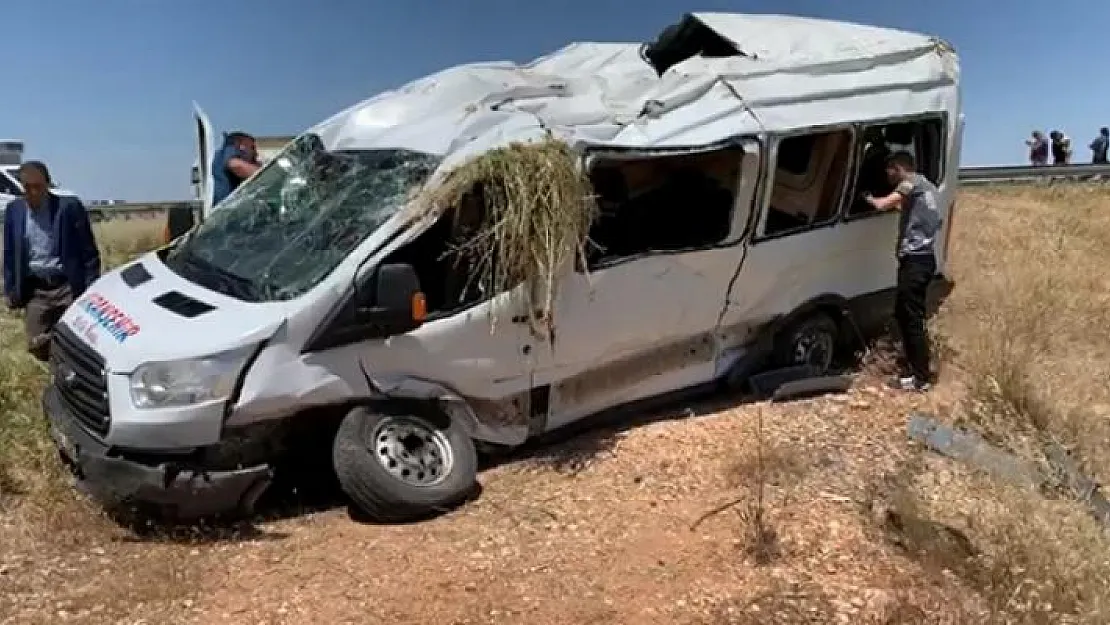Şanlıurfa- Viranşehir yolunda yolcu minibüsü devrildi! Çok sayıda kişi yaralandı