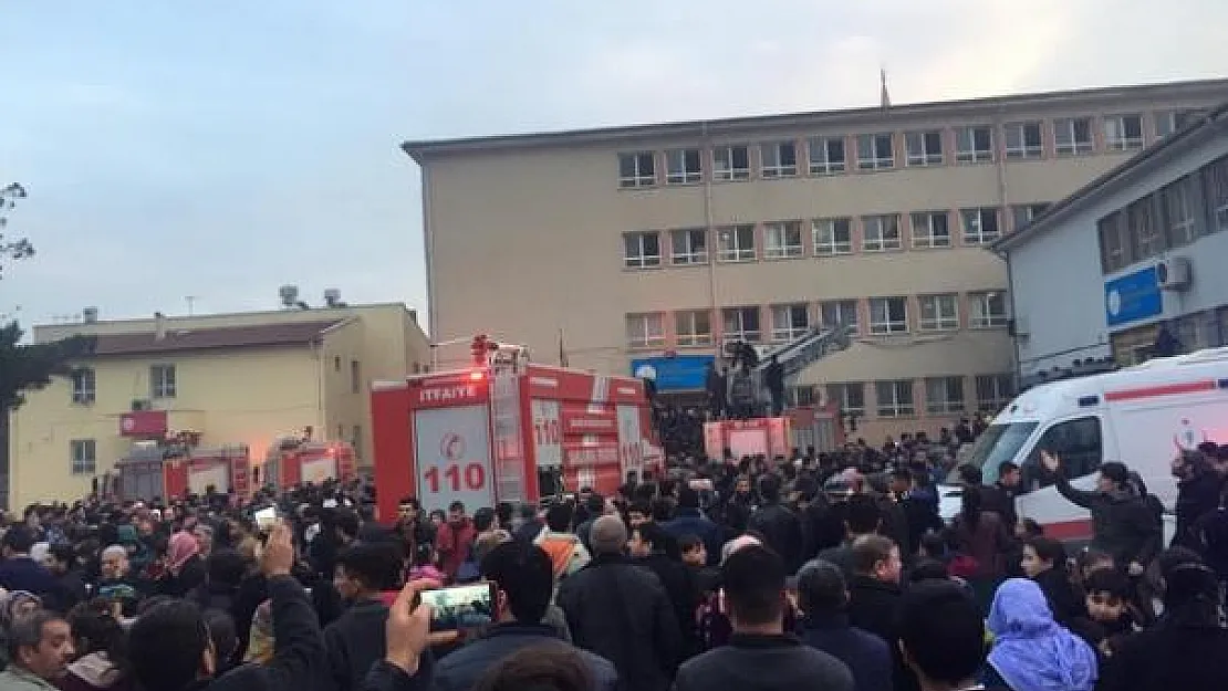 Şanlıurfa'da bir ilkokulda yangın çıktı! Yangından etkilenen bir çok öğrenci hastaneye kaldırıldı!