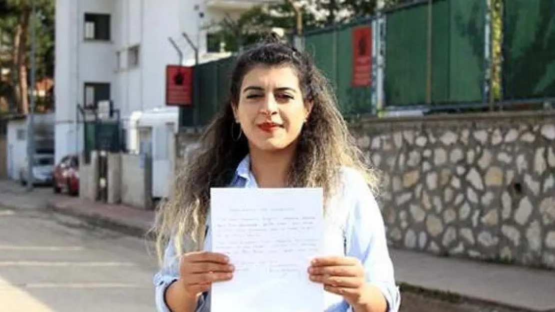 Savaştan kaçan Suriyelilere genç kızdan büyük ders!