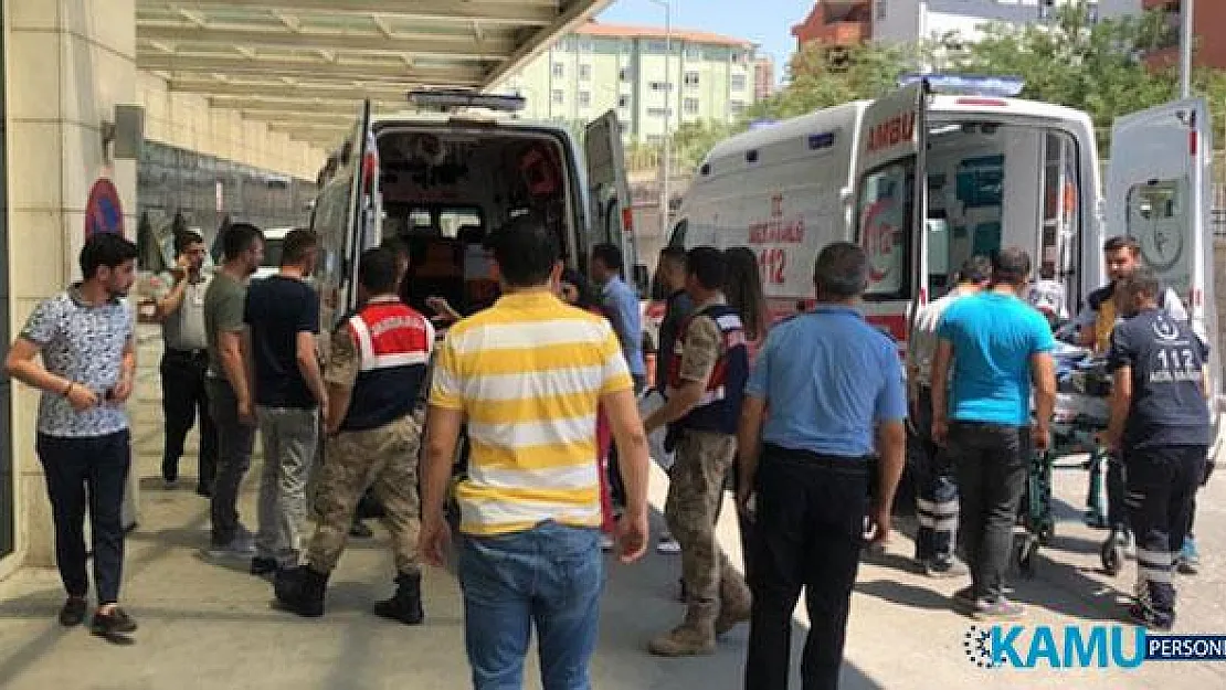 Siirt'in Pervari İlçesinde Askeri Zırhlı Aracın Geçişi Sırasında Patlama Meydana Geldi! 2 Asker Yaralandı