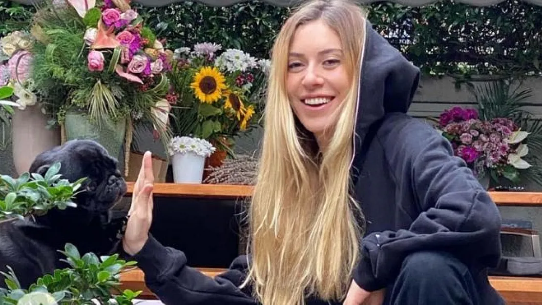 Sinem Kobal pozuyla şaşırttı, fit görüntüsü olay oldu! 'Doğum kiloları nereye gitti?'