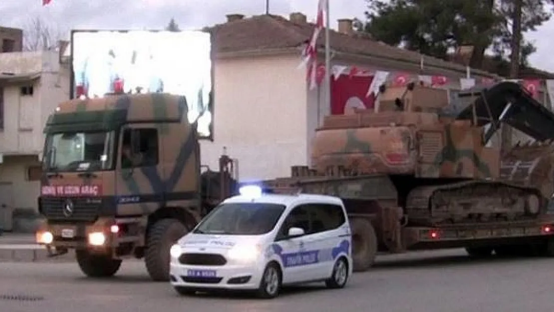 Sınır Hattına Askeri İş Makinesi Sevk Edildi