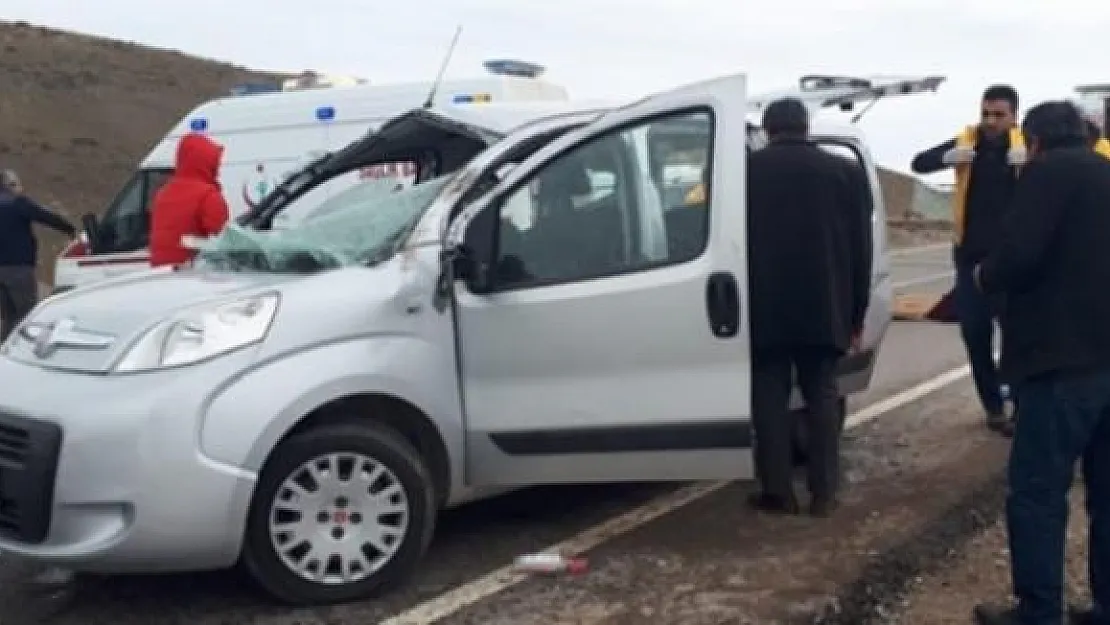 Sivas'ta Feci Kaza: 2 Kişi Hayatını Kaybetti 2 Kişi Yaralı