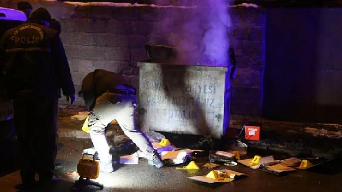 Sivas'ta resmi bir kuruma ait belgeler, çöp konteynerinde yakılmak istendi