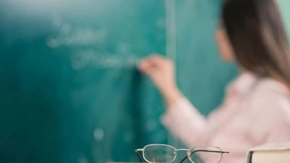 Skandal Paylaşımlarıyla Gündem Oldu! O Öğretmen Hakkında İşlem Başlatıldı